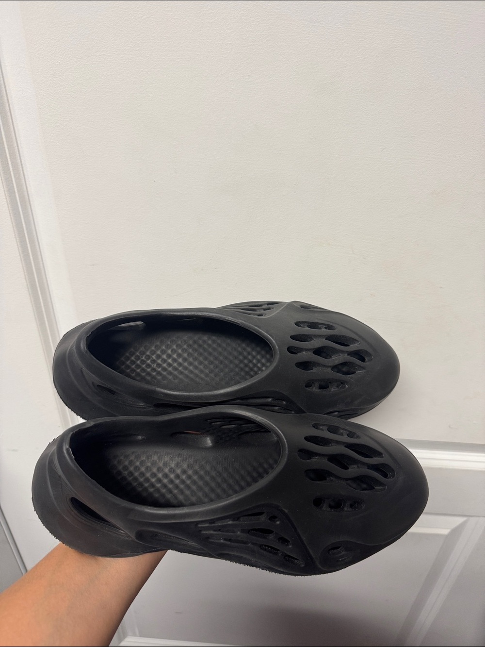 Men's All-Black Slip-On Foam Casual Shoes - Picture 2 of 2